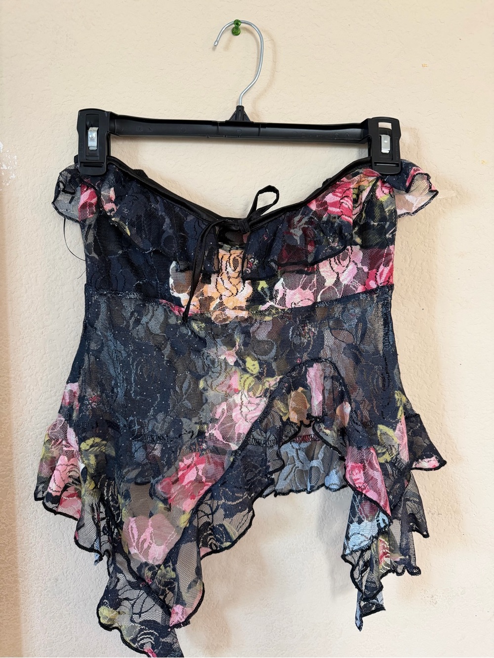 Kimchi Blue - Urban Outfitters Sheer Floral Lace Camisole Top in Navy blue